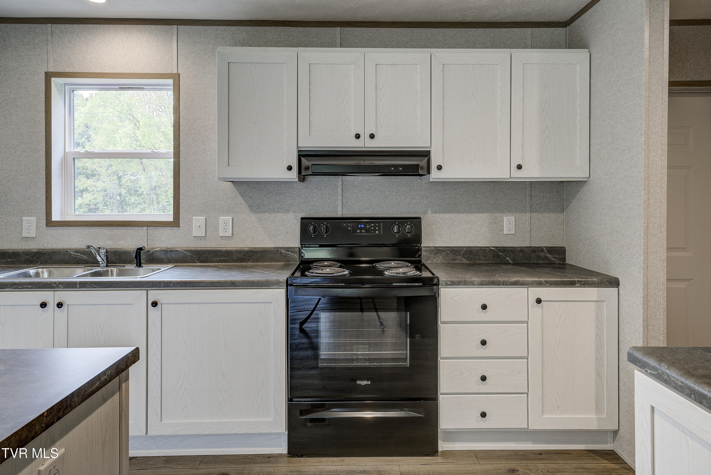 1908 Seaver Road Kingsport, TN 37660 - Photo 10 of 39 Seaver-10