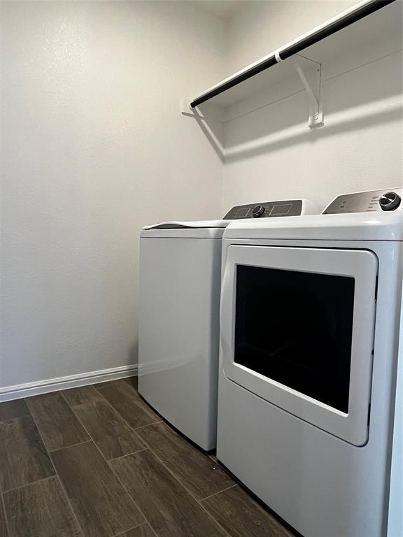 409 Wydown Drive Princeton, TX 75407 - Photo 8 of 29 a utility room with washing machine