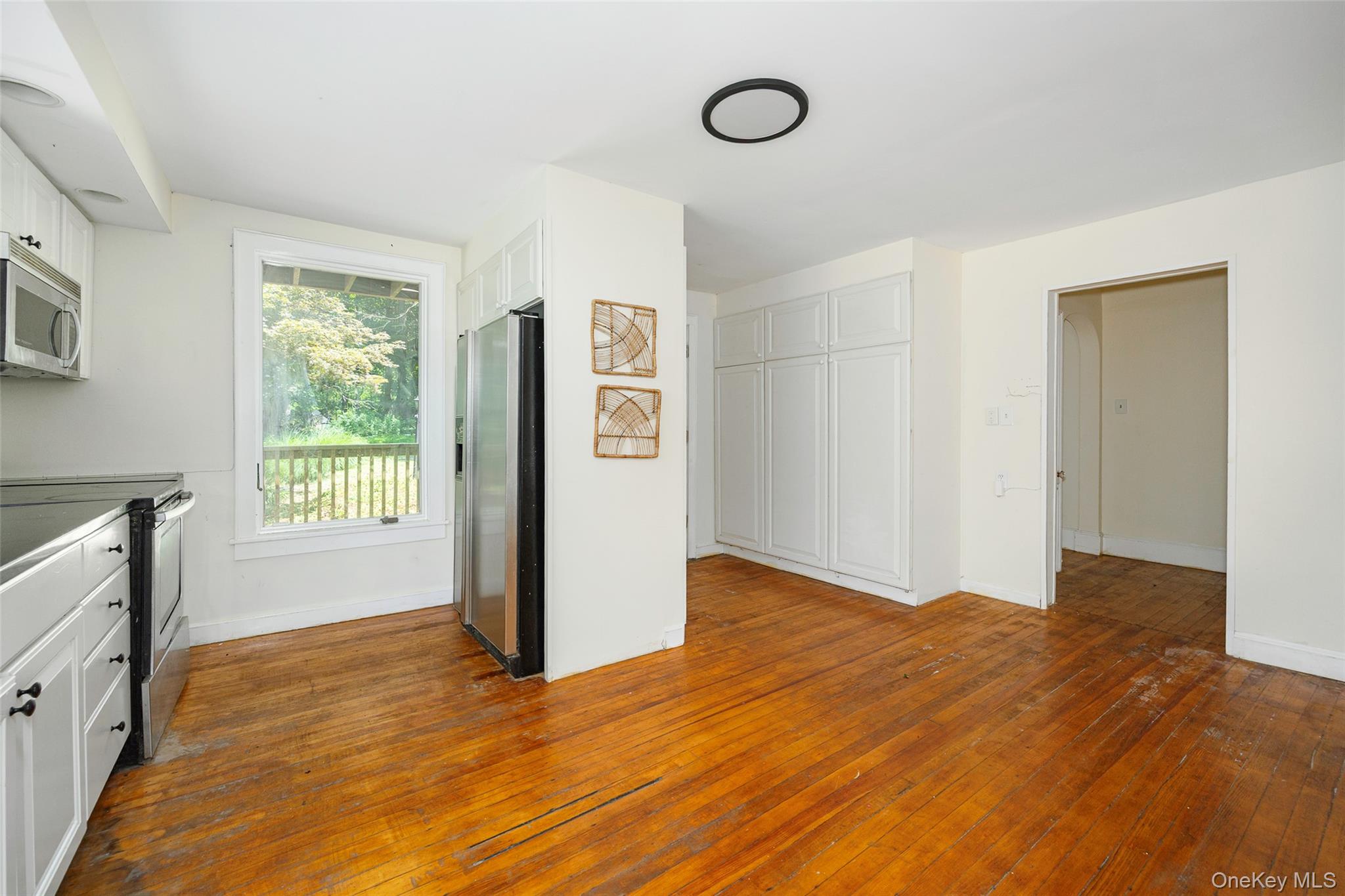 83-85 Old Post Road Staatsburg, NY 12580 - Photo 10 of 36 a view of empty room with wooden floor and fan