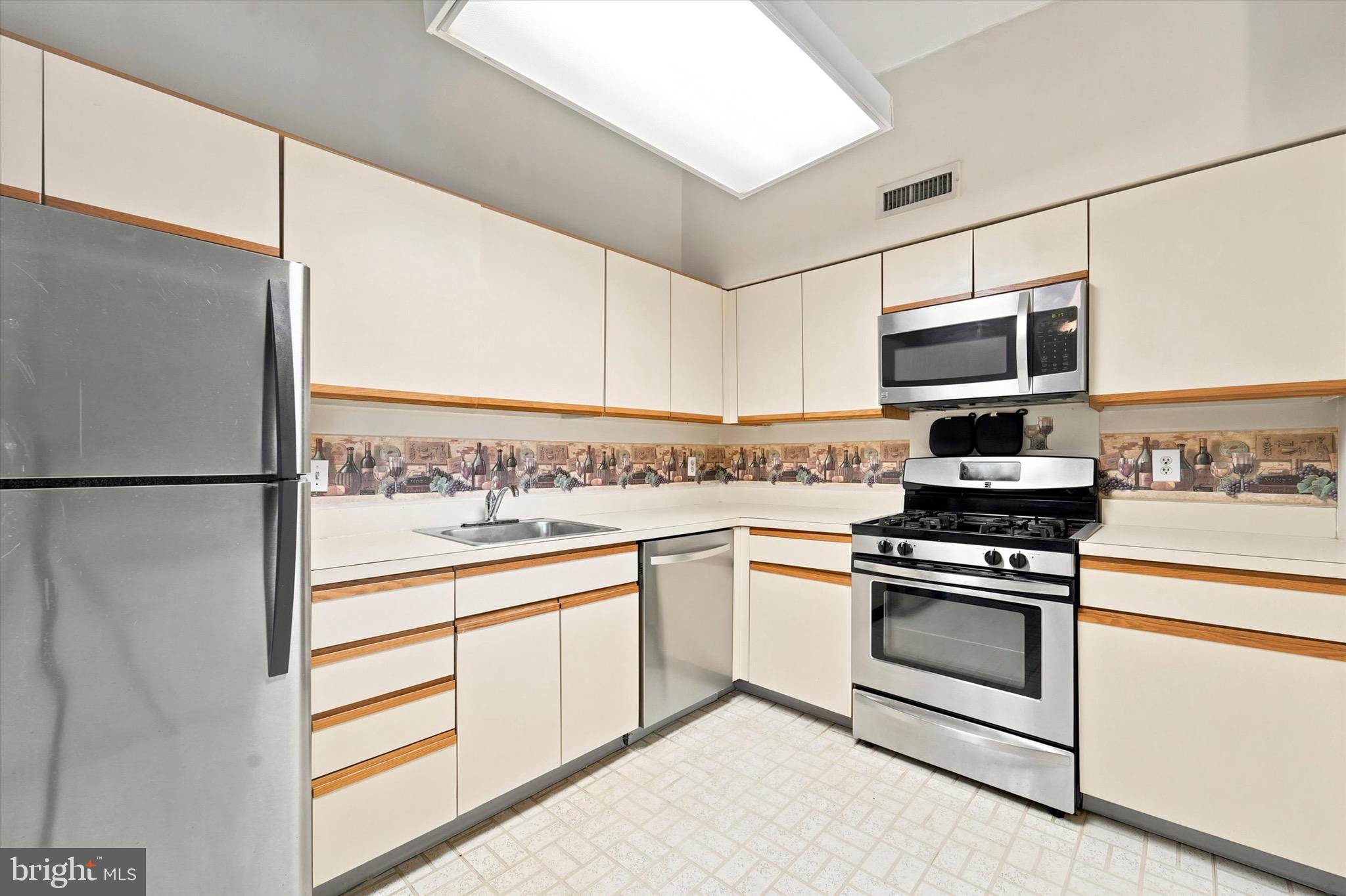 58201 Delaire Landing Road, Unit 201 Philadelphia, PA 19114 - Photo 9 of 25