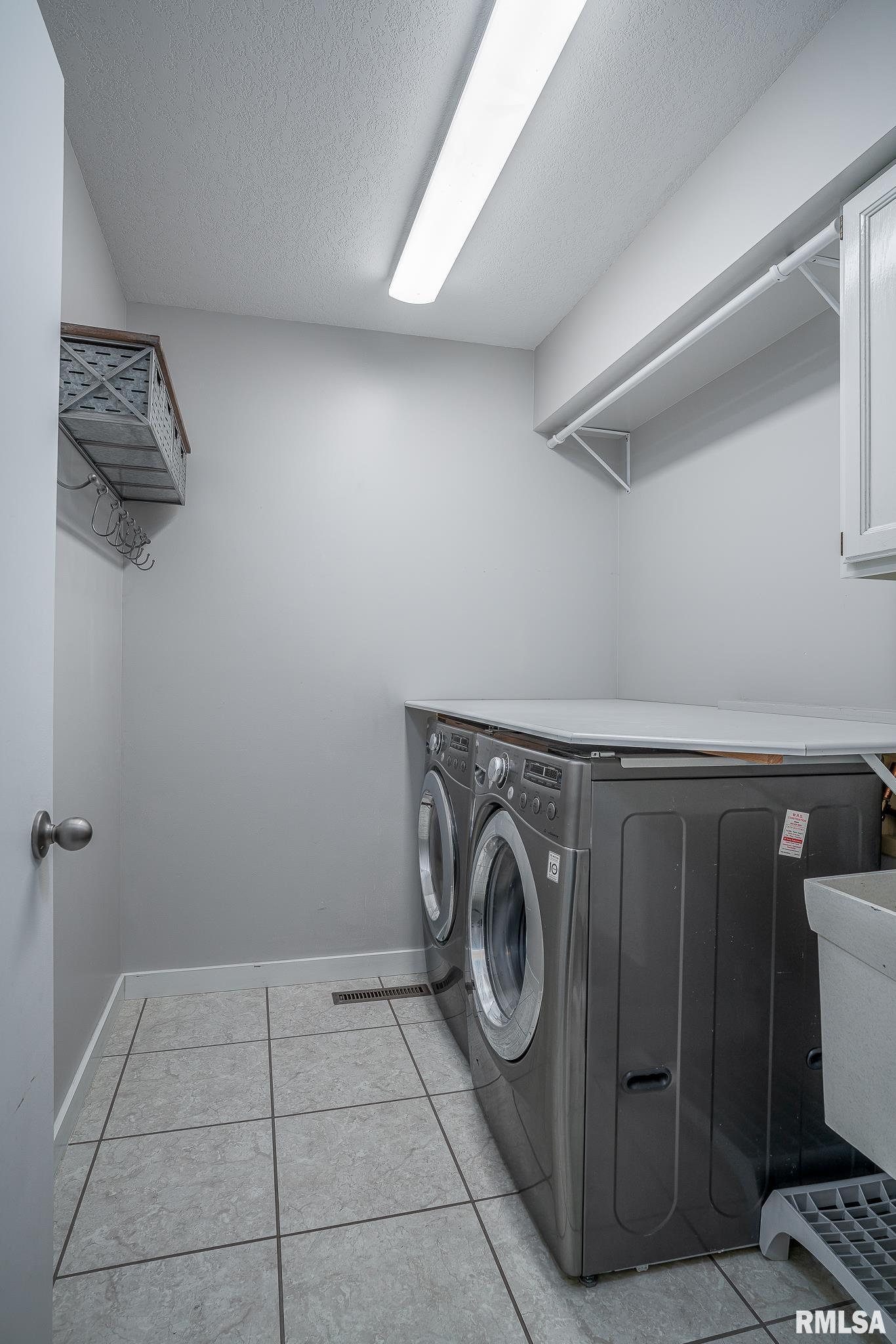 4200 Belmont Road Bettendorf, IA 52722 - Photo 11 of 32