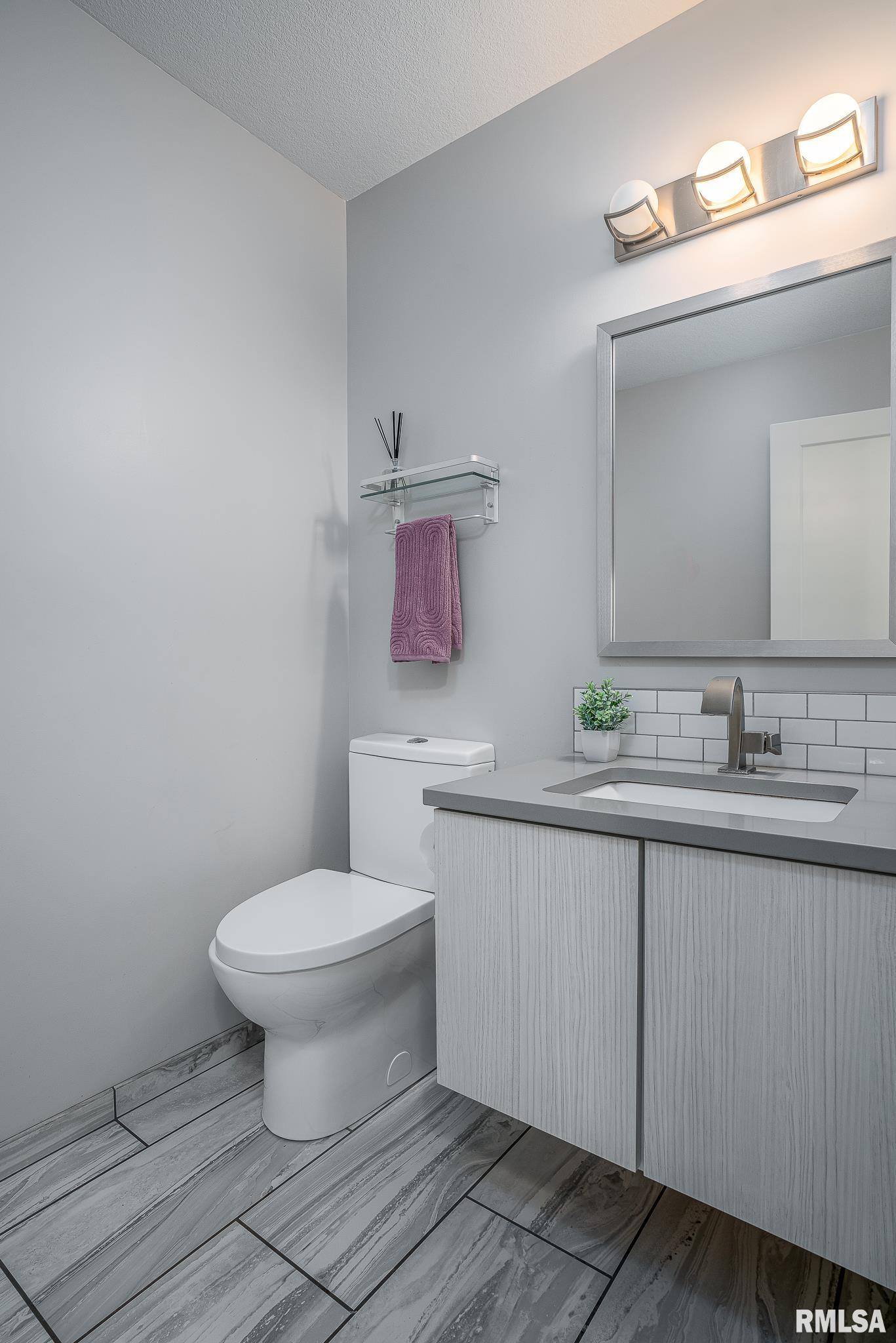 4200 Belmont Road Bettendorf, IA 52722 - Photo 12 of 32