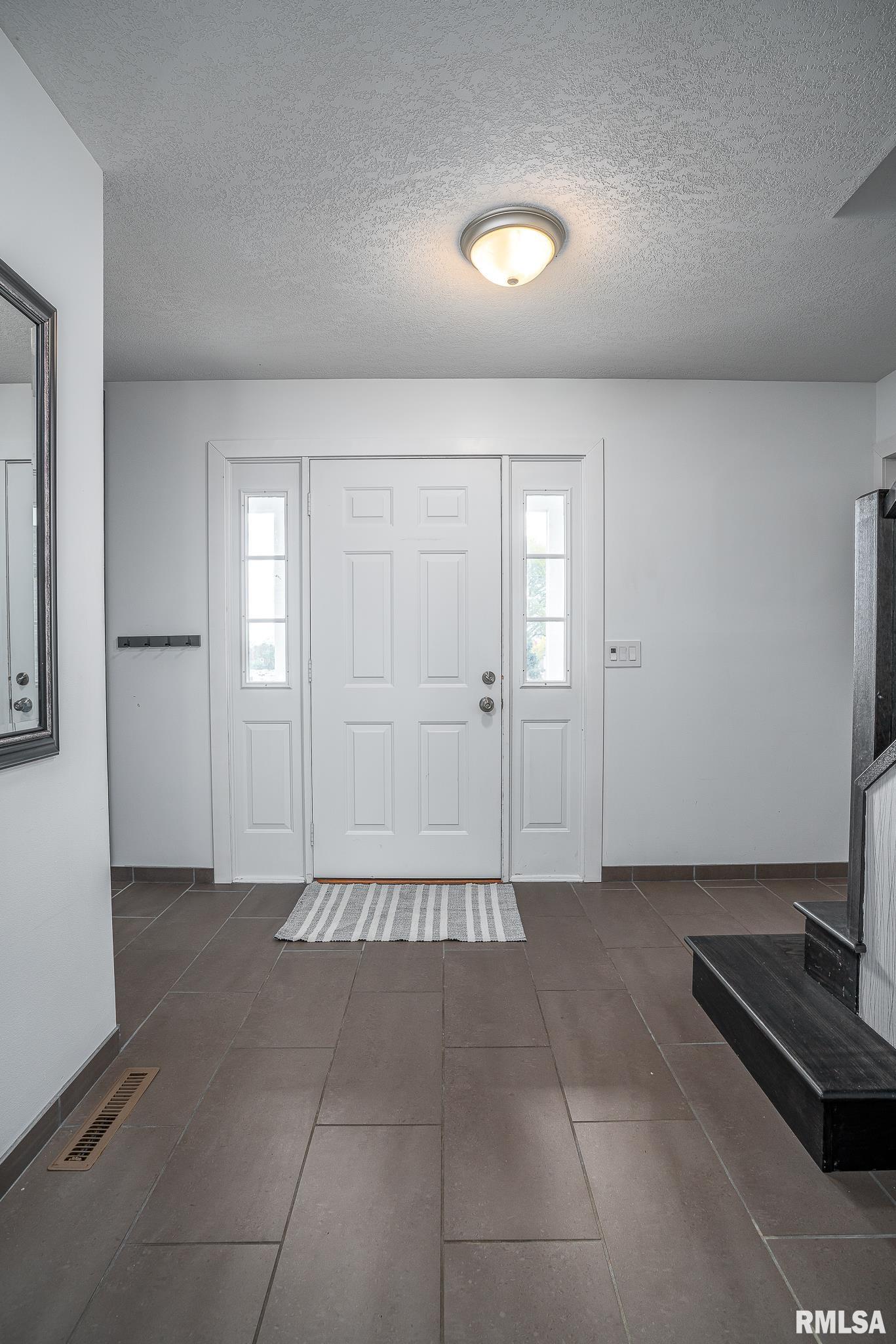 4200 Belmont Road Bettendorf, IA 52722 - Photo 13 of 32