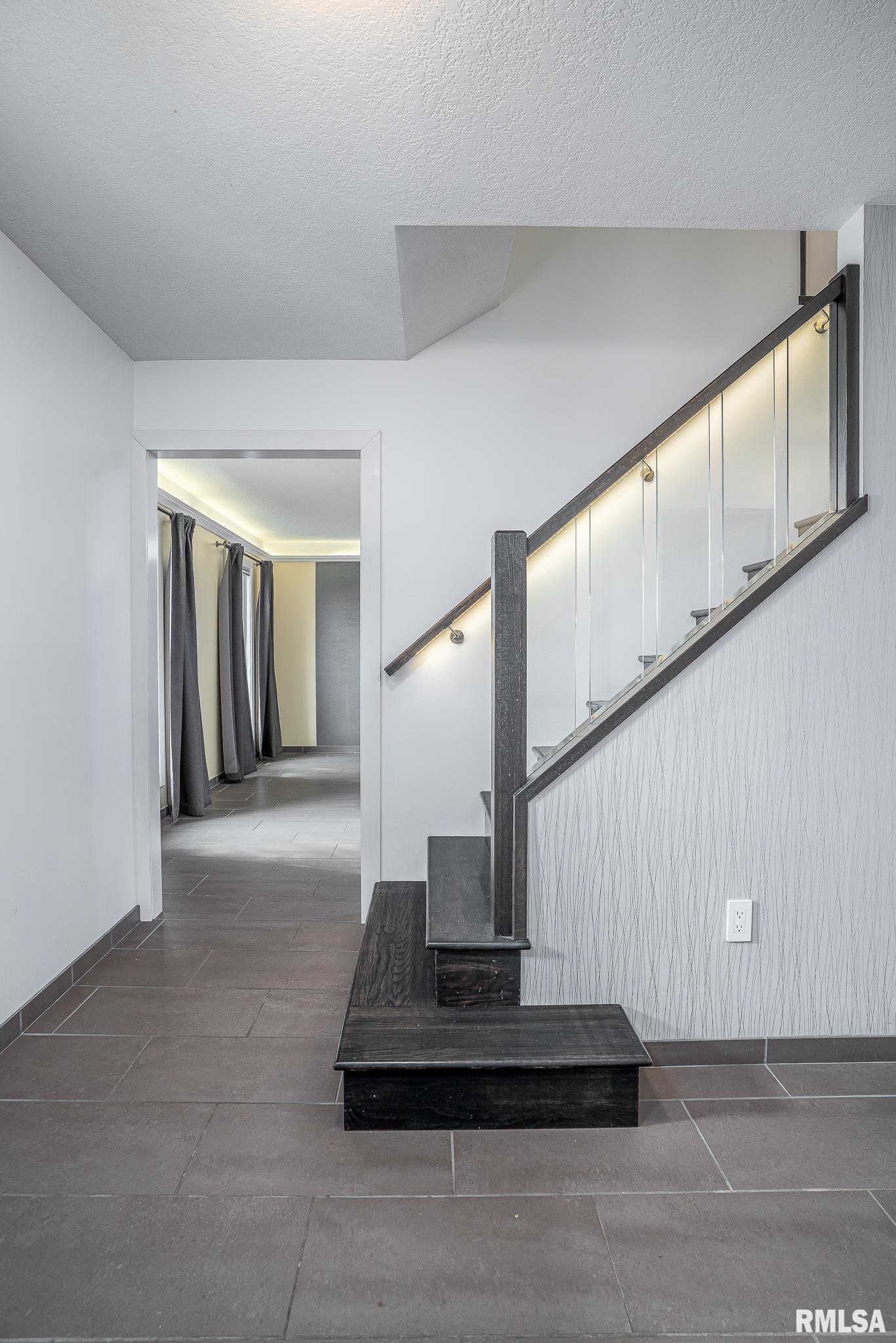 4200 Belmont Road Bettendorf, IA 52722 - Photo 14 of 32