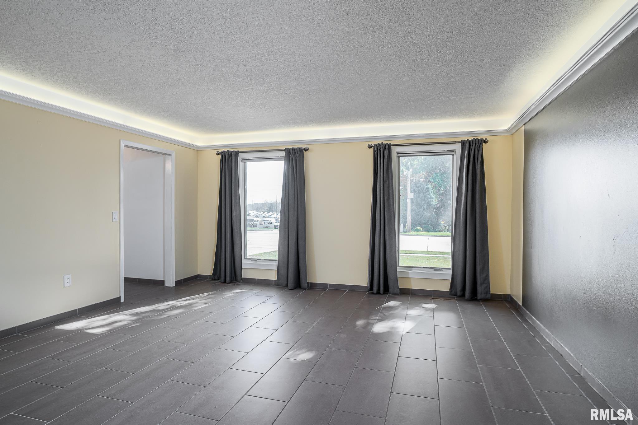 4200 Belmont Road Bettendorf, IA 52722 - Photo 15 of 32