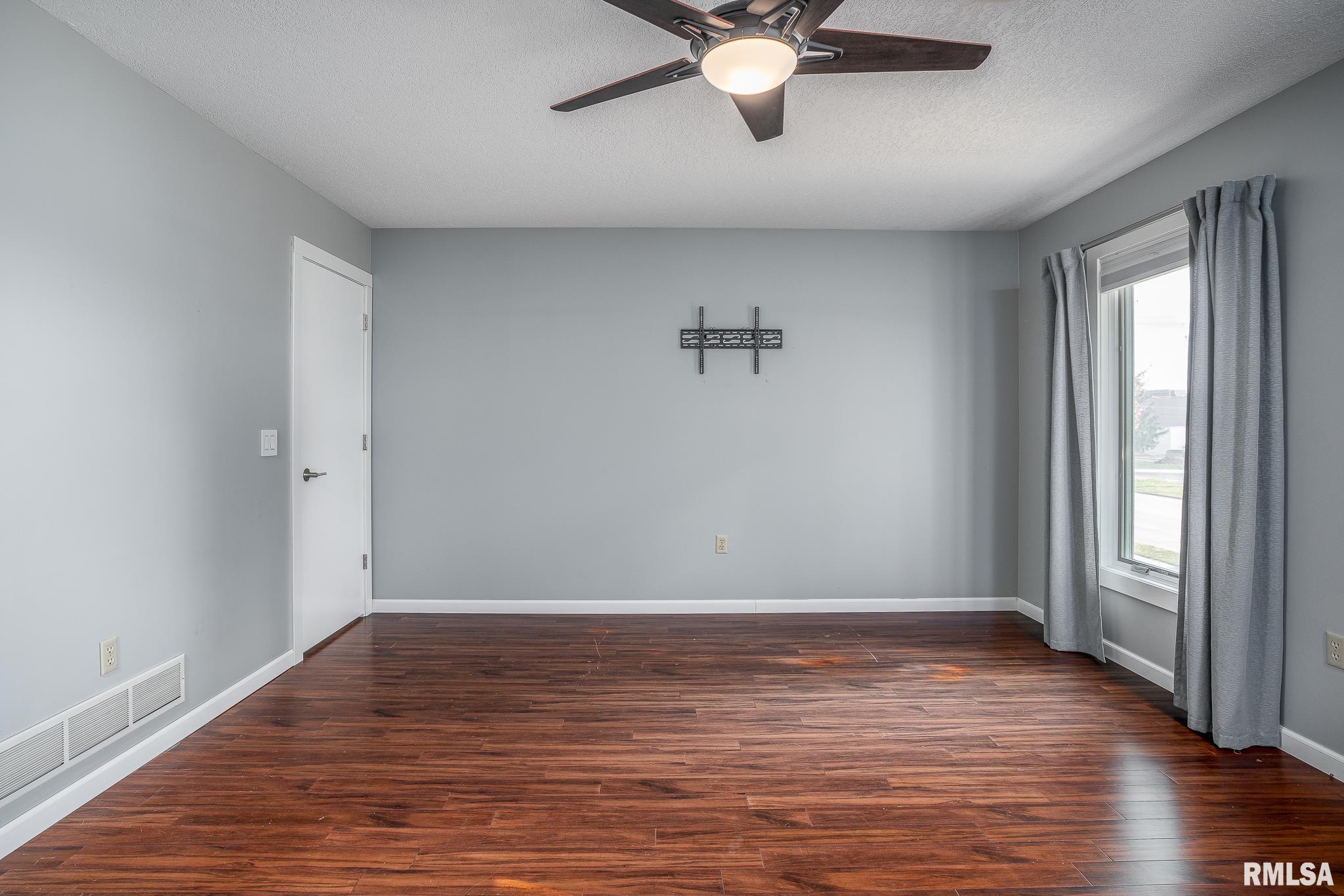 4200 Belmont Road Bettendorf, IA 52722 - Photo 17 of 32