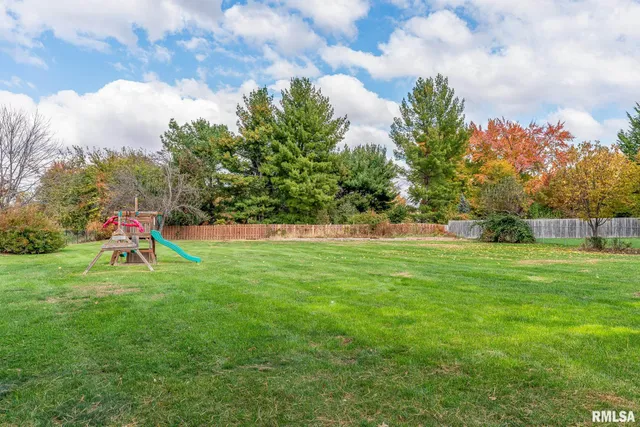 $489,900 | 4200 Belmont Road, Bettendorf, IA 52722