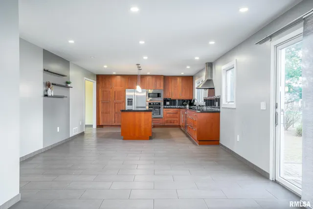 $489,900 | 4200 Belmont Road, Bettendorf, IA 52722