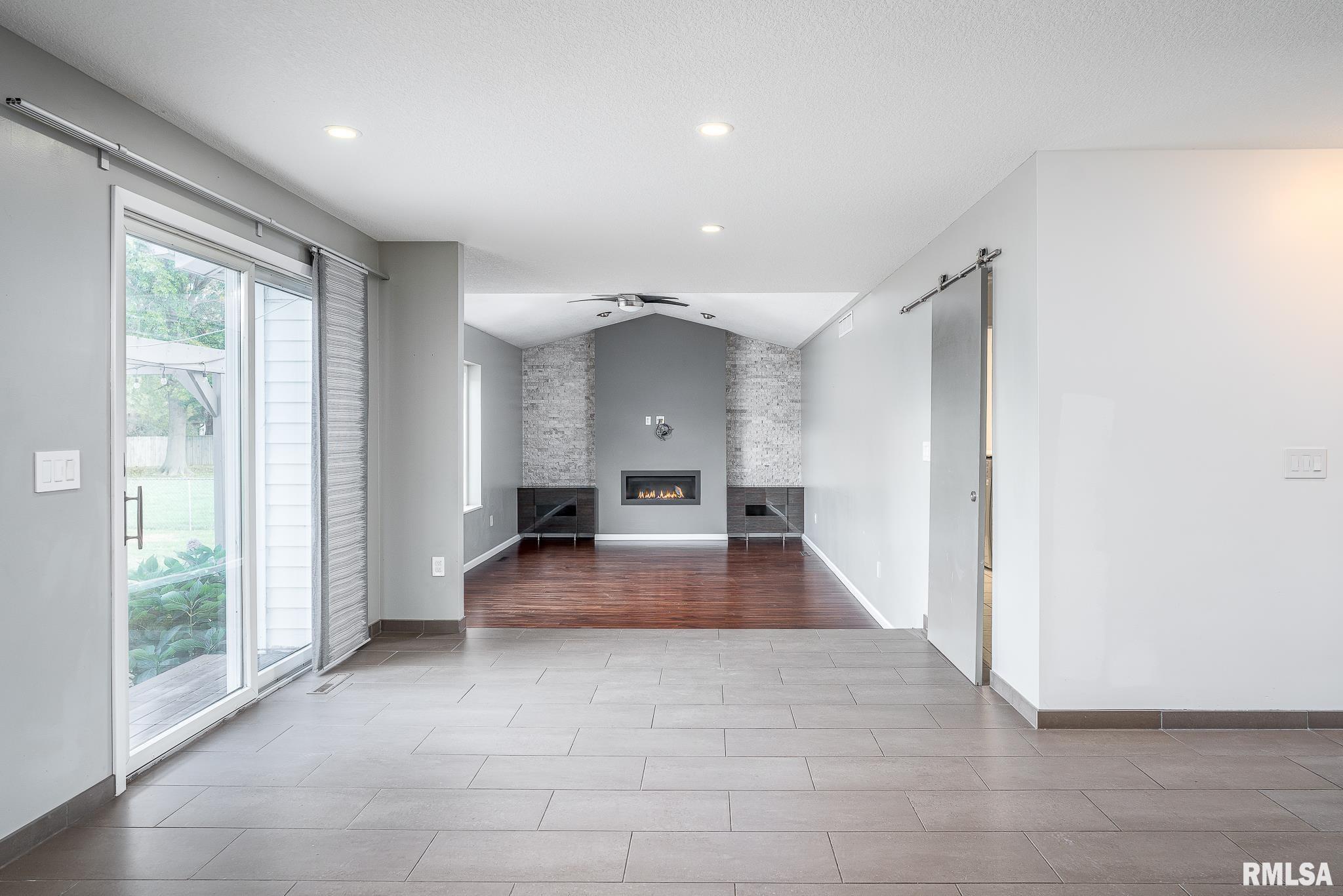 4200 Belmont Road Bettendorf, IA 52722 - Photo 8 of 32