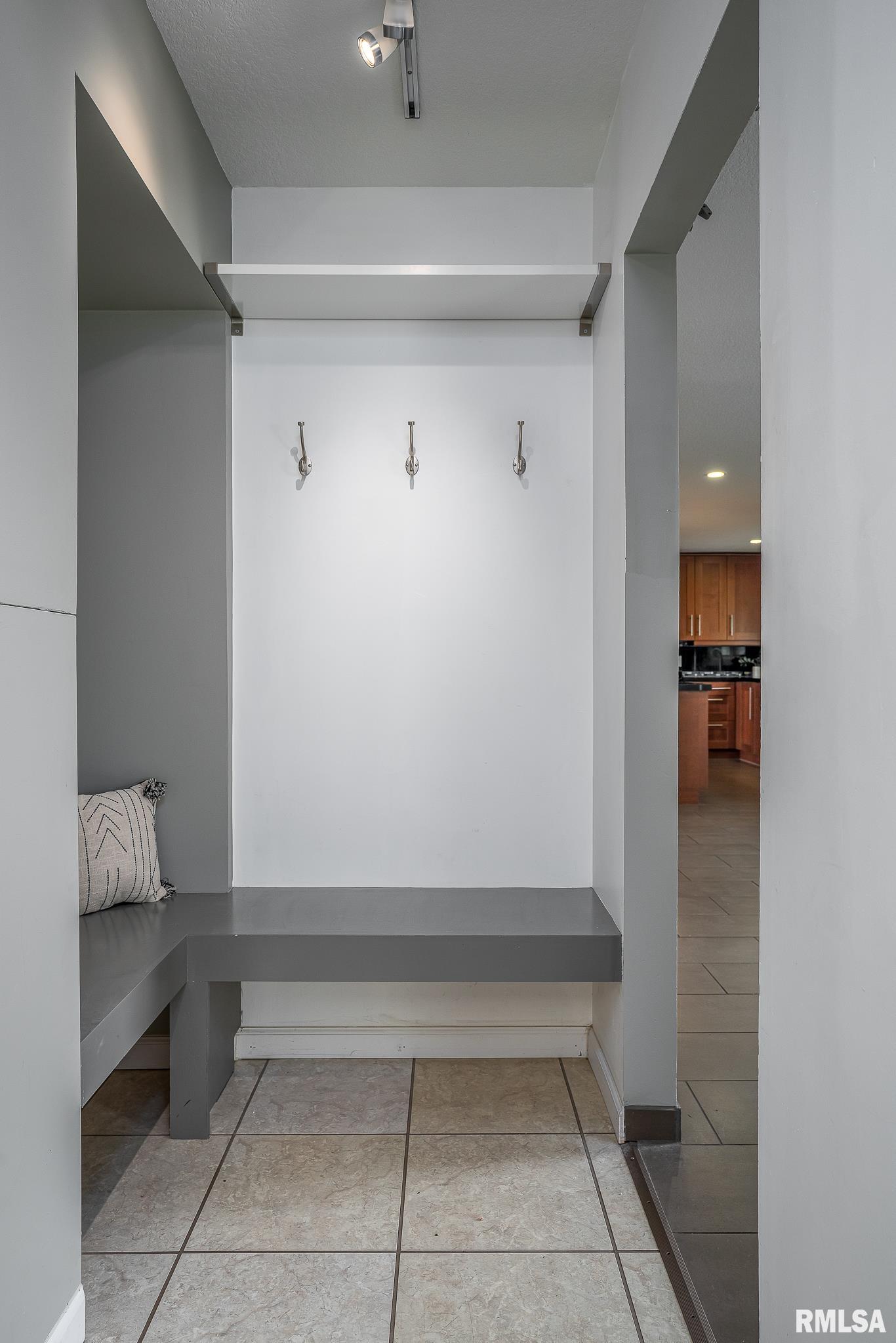 4200 Belmont Road Bettendorf, IA 52722 - Photo 10 of 32