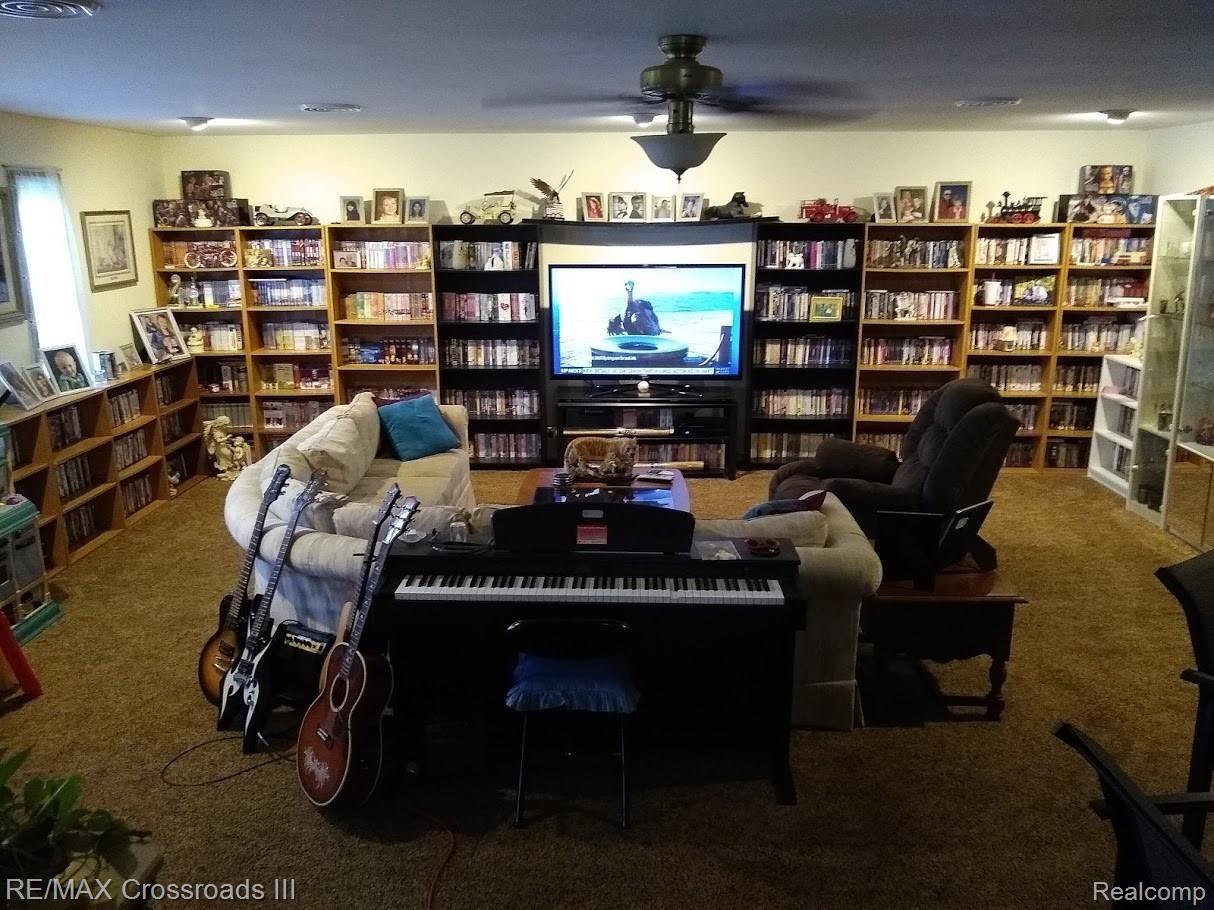 Tuttlehill Family Room 2.jpg