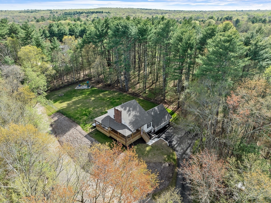 26 Chestnut Street Douglas, MA 01516 - Photo 3 of 38 Gallery Image 3