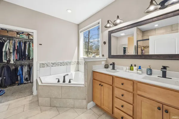 $750,000 | 122 Thornbush Drive, West Lafayette, IN 47906