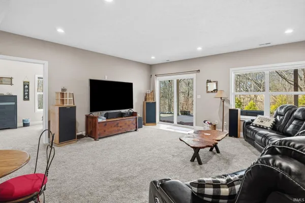 $750,000 | 122 Thornbush Drive, West Lafayette, IN 47906