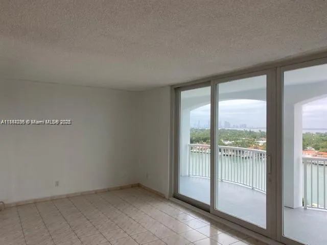 $2,650 | 5401 Collins Avenue, Unit 833, Miami Beach, FL 33140