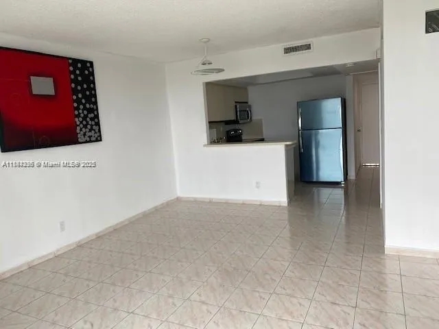 $2,650 | 5401 Collins Avenue, Unit 833, Miami Beach, FL 33140