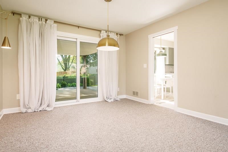 2015 Glenview Road Rockford, IL 61107 - Photo 9 of 52 Gallery Image 9