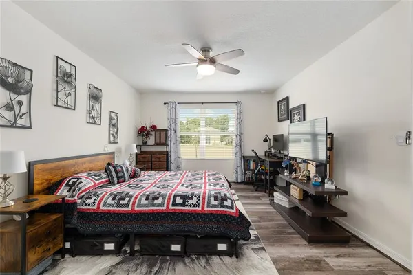 a en suite bathroom with a sink and a mirror