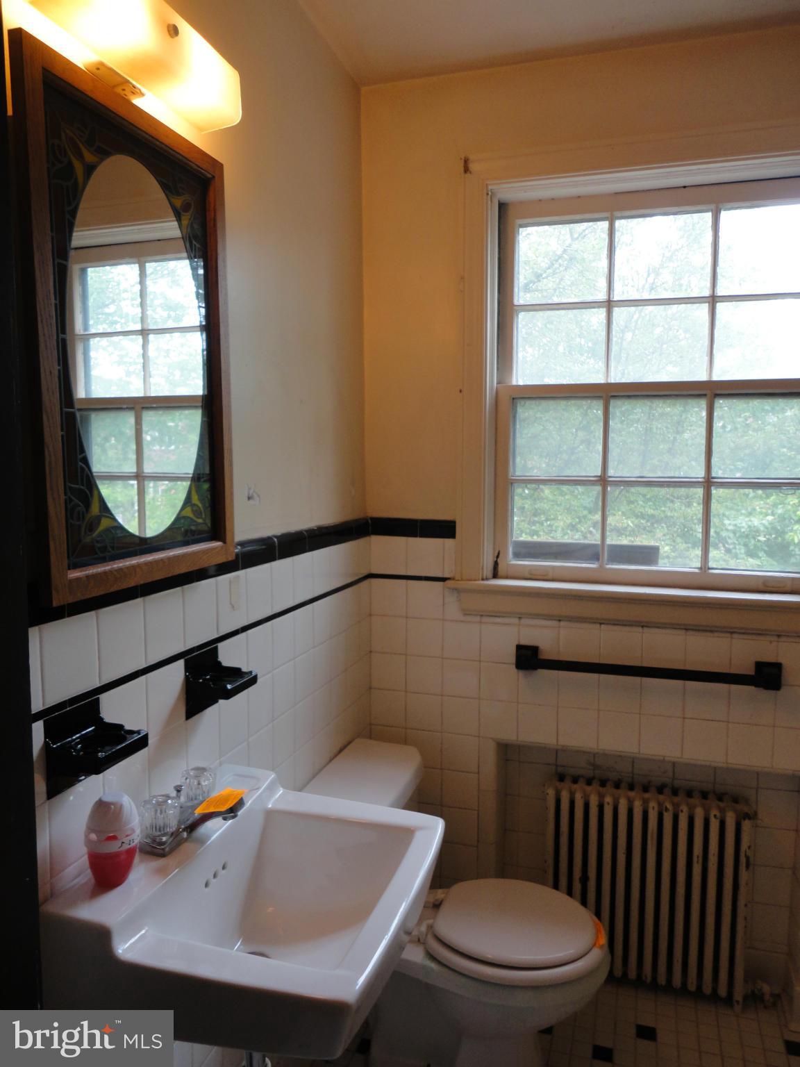 3701 Kimble Road Baltimore, MD 21218 - Photo 4 of 20 Bath