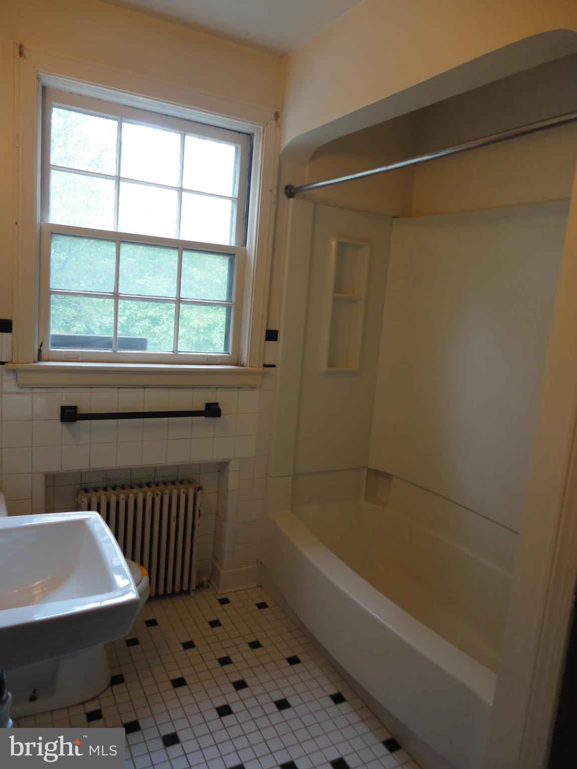3701 Kimble Road Baltimore, MD 21218 - Photo 10 of 20 Bath