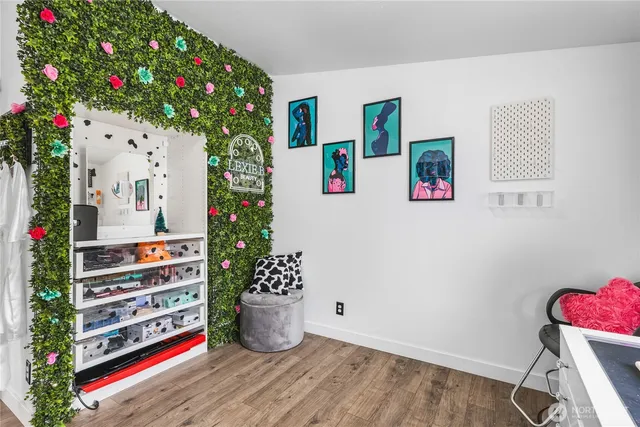 a room with flowers and flowers