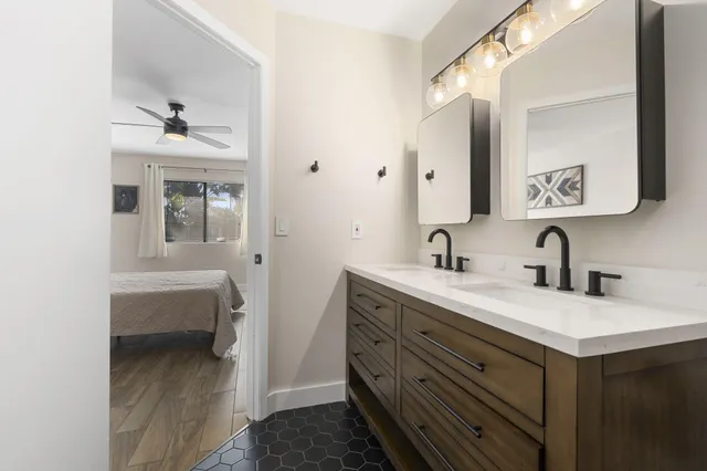 a en suite bathroom with a sink and a mirror