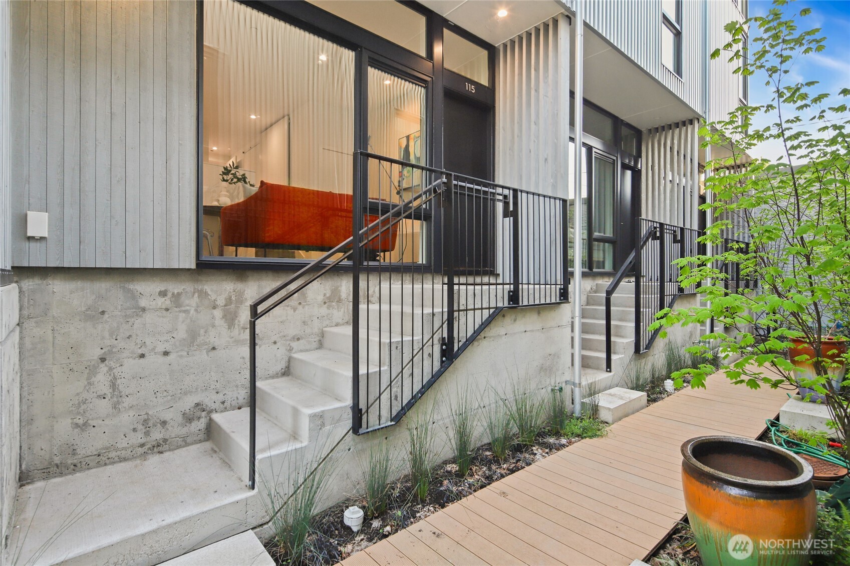 115 East Allison Street Seattle, WA 98102 - Photo 2 of 23
