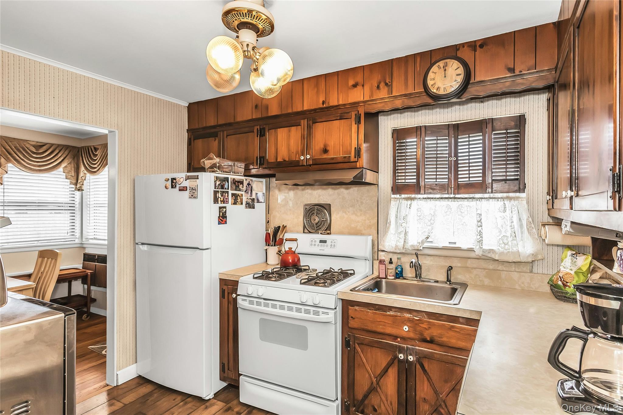 80 Knickerbocker Road North Plainview, NY 11803 - Photo 12 of 27