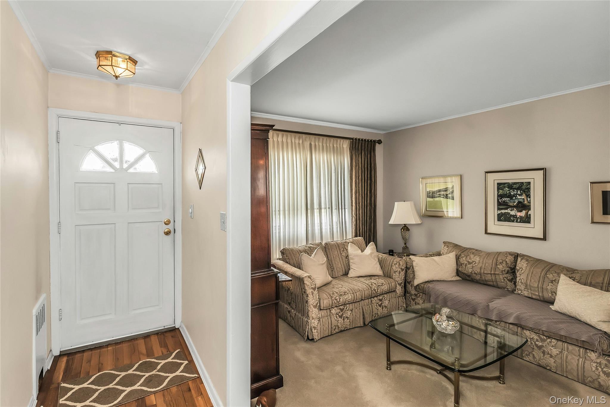 80 Knickerbocker Road North Plainview, NY 11803 - Photo 4 of 27