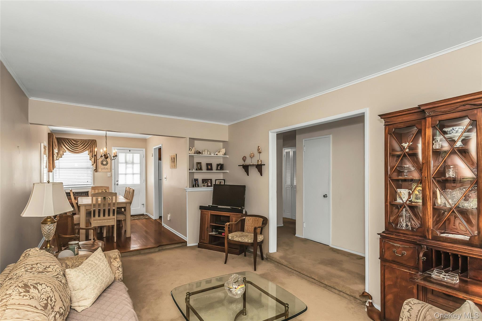 80 Knickerbocker Road North Plainview, NY 11803 - Photo 8 of 27