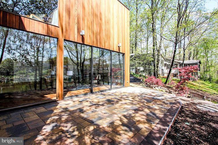 2020 Upper Lake Drive Reston, VA 20191 - Photo 26 of 30 Exterior (Rear)