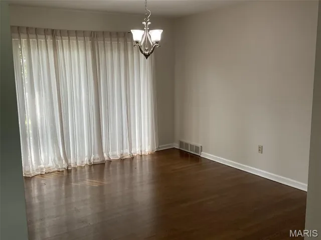 $2,900 | 8423 Louwen Drive, Clayton, MO 63105