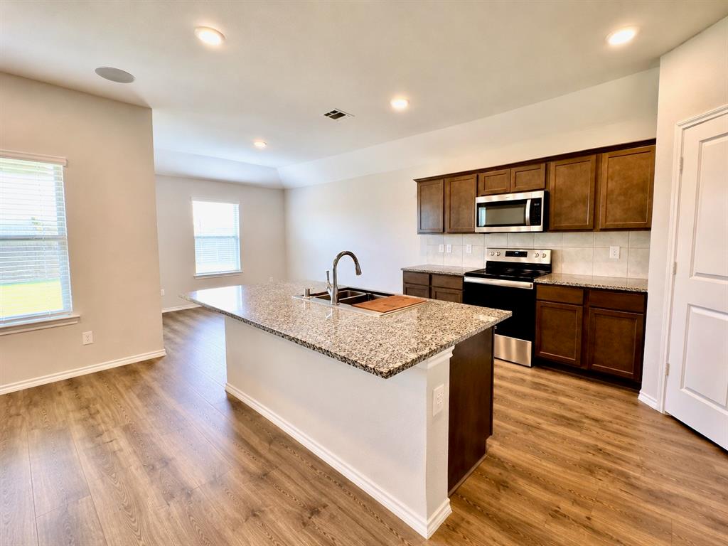 819 Rustic Way Royse City, TX 75189 - Photo 3 of 24