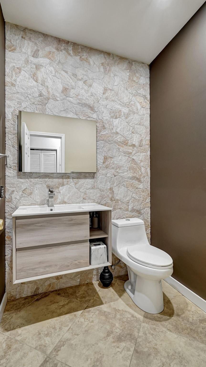 550 Slippery Rock Road Weston, FL 33327 - Photo 20 of 39 1/2 Bathroom