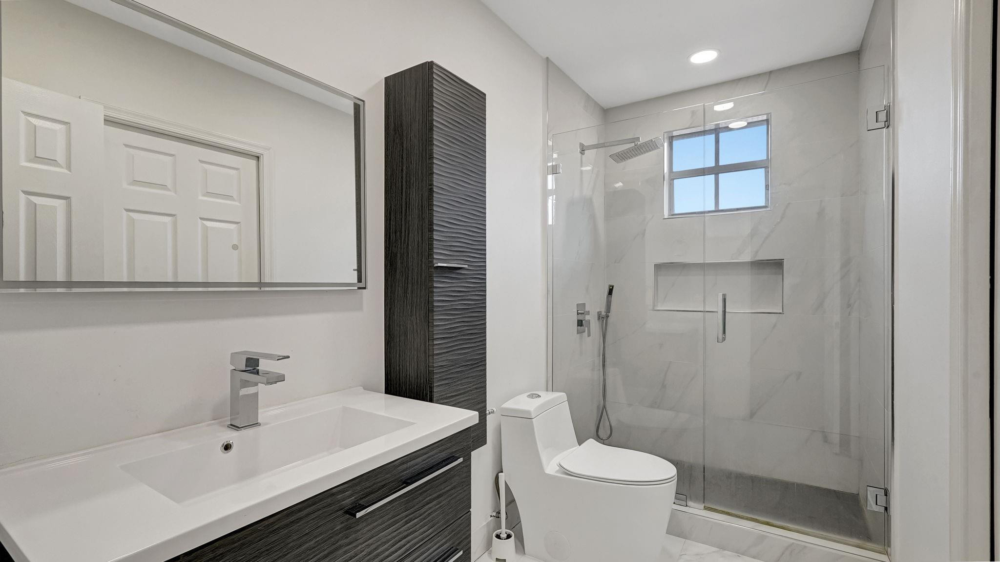 550 Slippery Rock Road Weston, FL 33327 - Photo 34 of 39 Master Bathroom