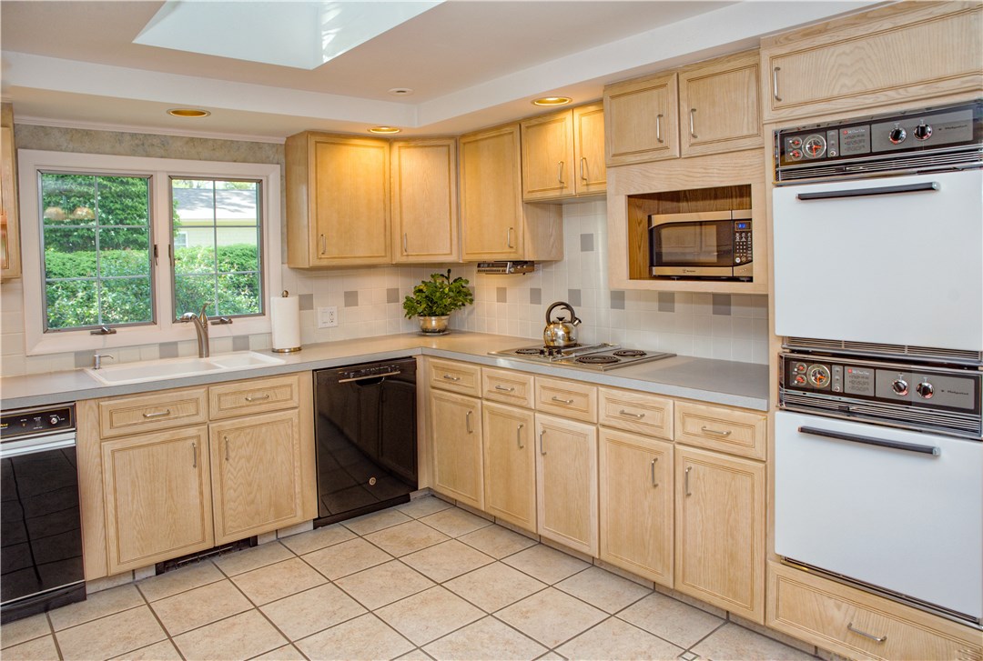 23 West Bel Air Road Cranston, RI 02920 - Photo 9 of 26 Gallery Image 9