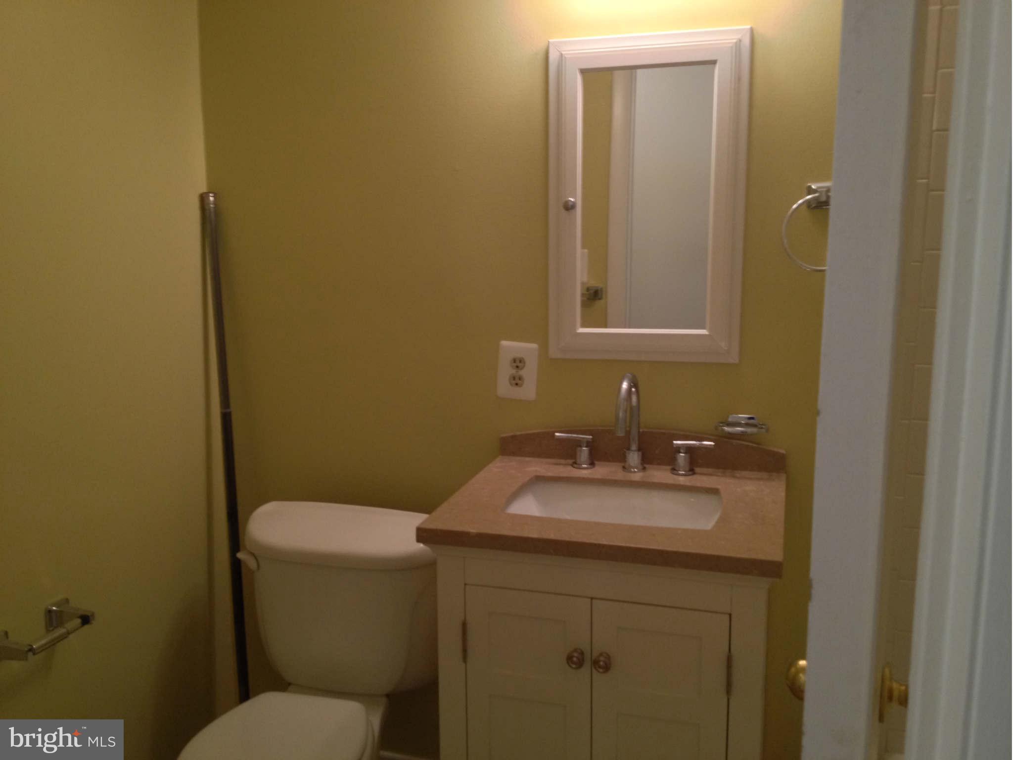 1327 Northgate Square Reston, VA 20190 - Photo 14 of 17 Bath