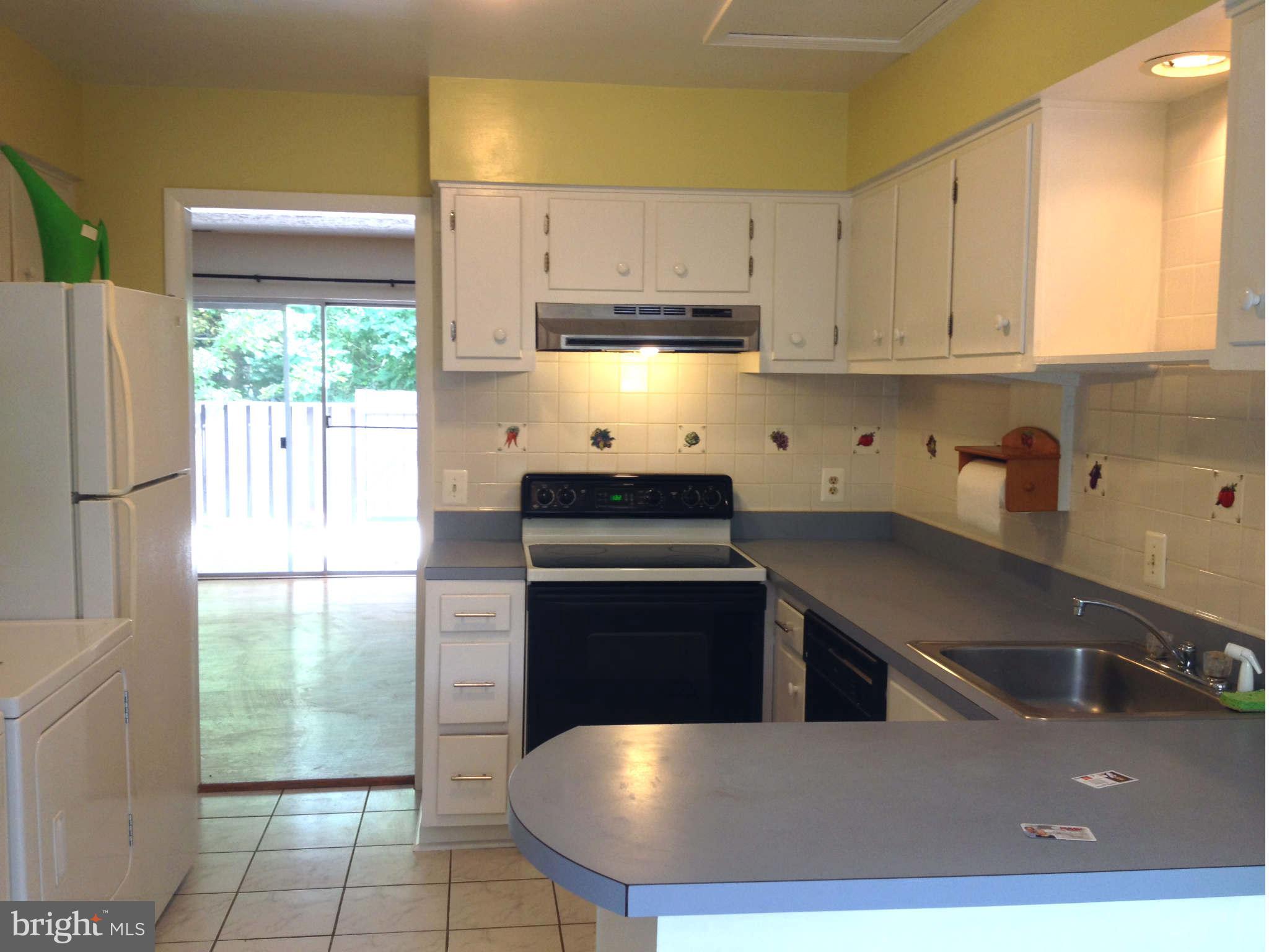 1327 Northgate Square Reston, VA 20190 - Photo 5 of 17 Kitchen