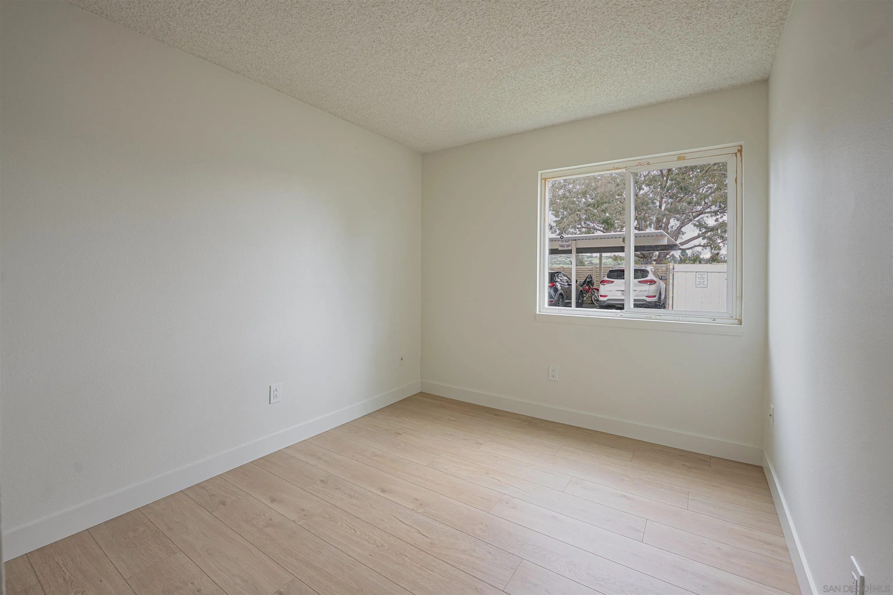 12609 Robison Boulevard, Unit 108 Poway, CA 92064 - Photo 12 of 27 an empty room with a window