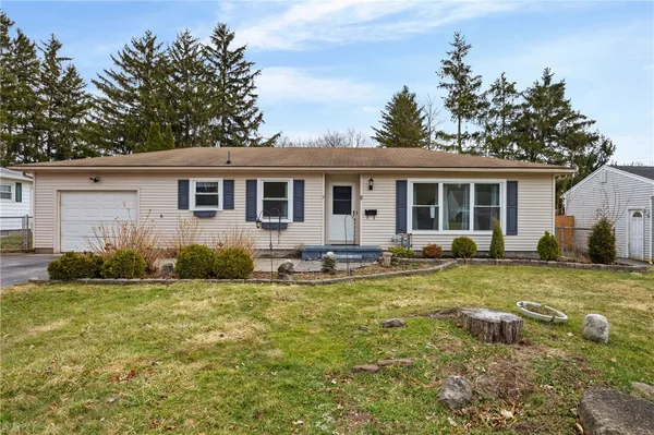 $179,900 | 8 Merrydale Drive, Gates, NY 14624