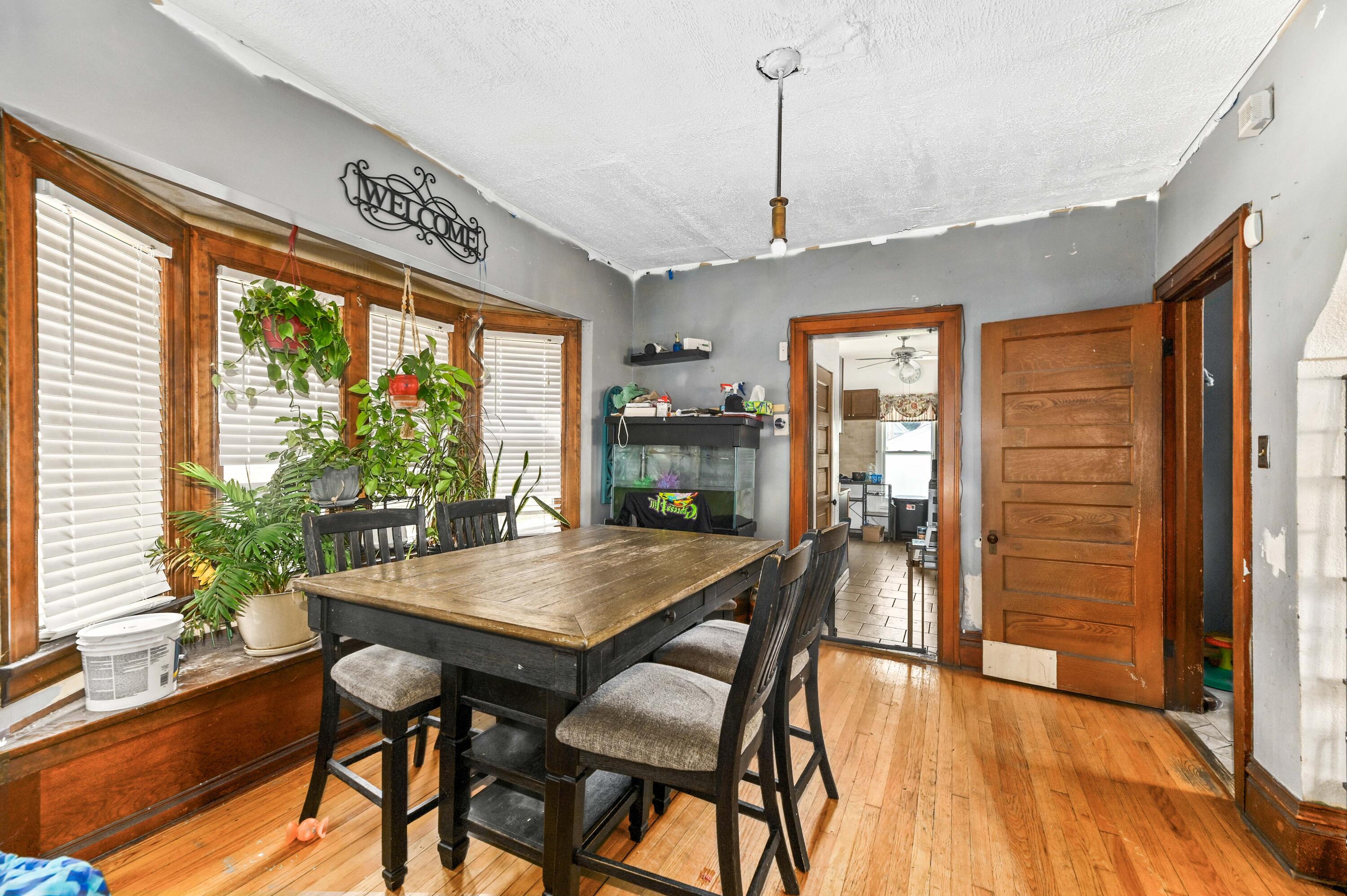 2437 South 29th Street Milwaukee, WI 53215 - Photo 6 of 28 Dining room