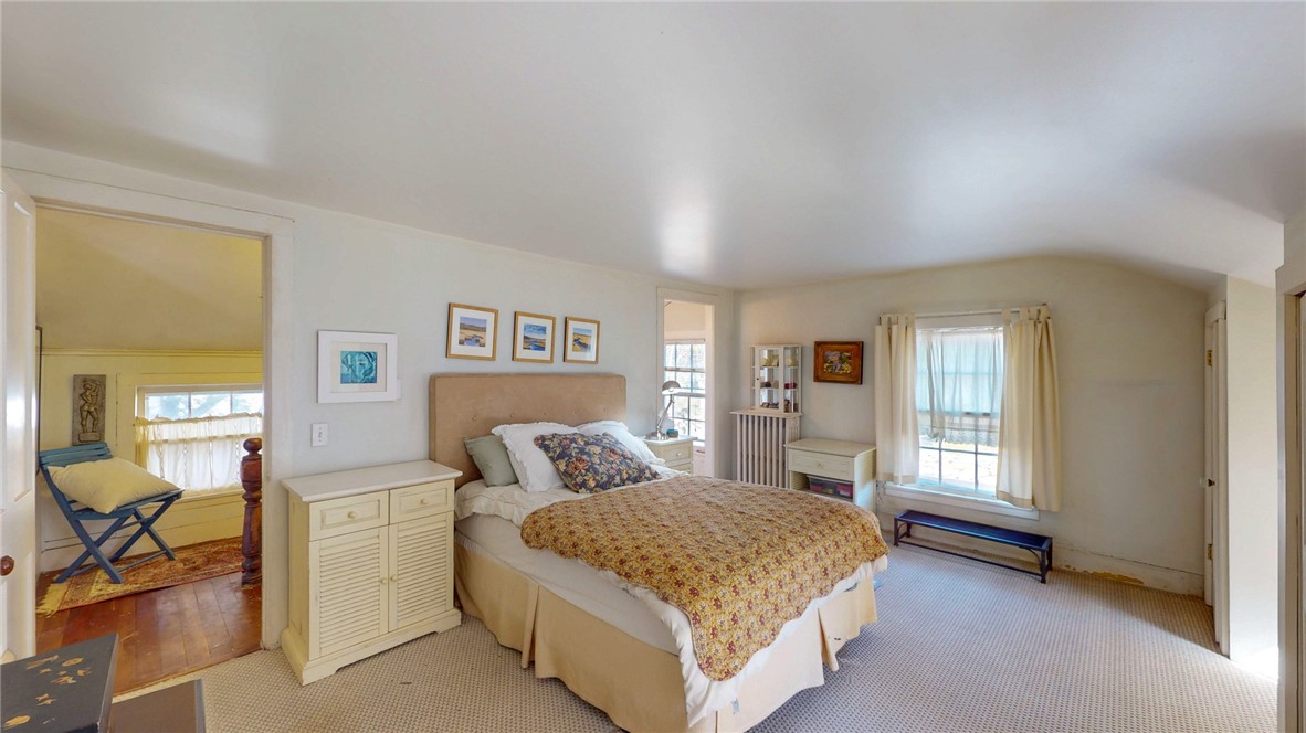 11 High Street Hopkinton, RI 02804 - Photo 21 of 39 Upstairs ensuite bedroom