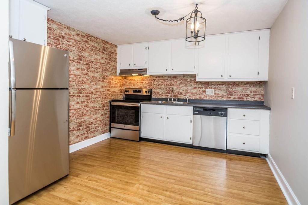 9 Walker Road, Unit 9 North Andover, MA 01845 - Photo 3 of 17 Gallery Image 3