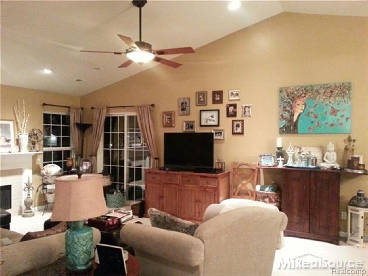 3484 Tremonte Circle Rochester, MI 48306 - Photo 10 of 16 31181149-9.JPG