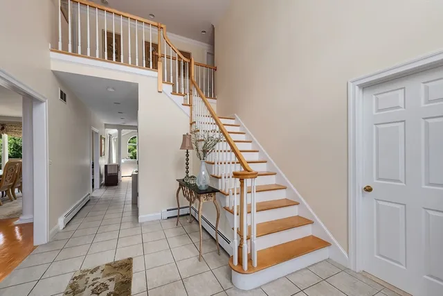 a view of an entryway with workspace