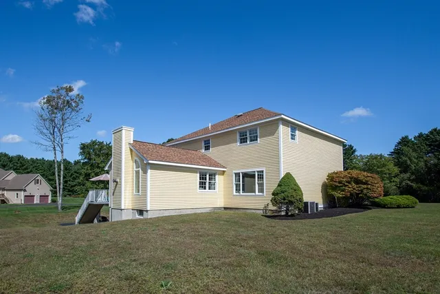 a view of a house with a backyard