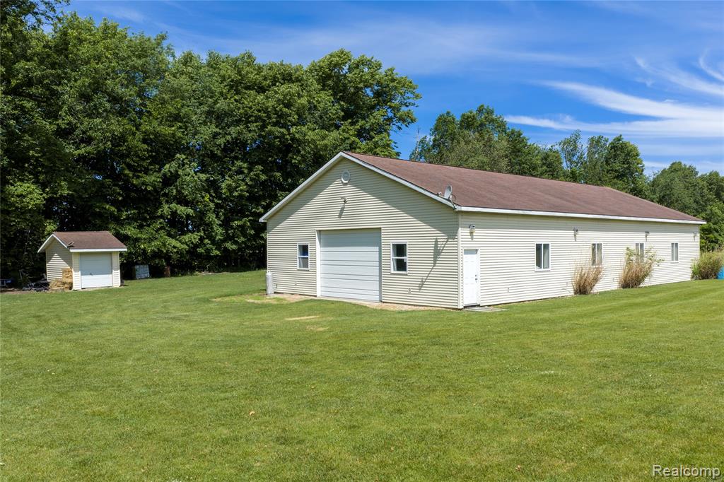 10069 Silver Lake Road Linden, MI 48451 - Photo 7 of 28