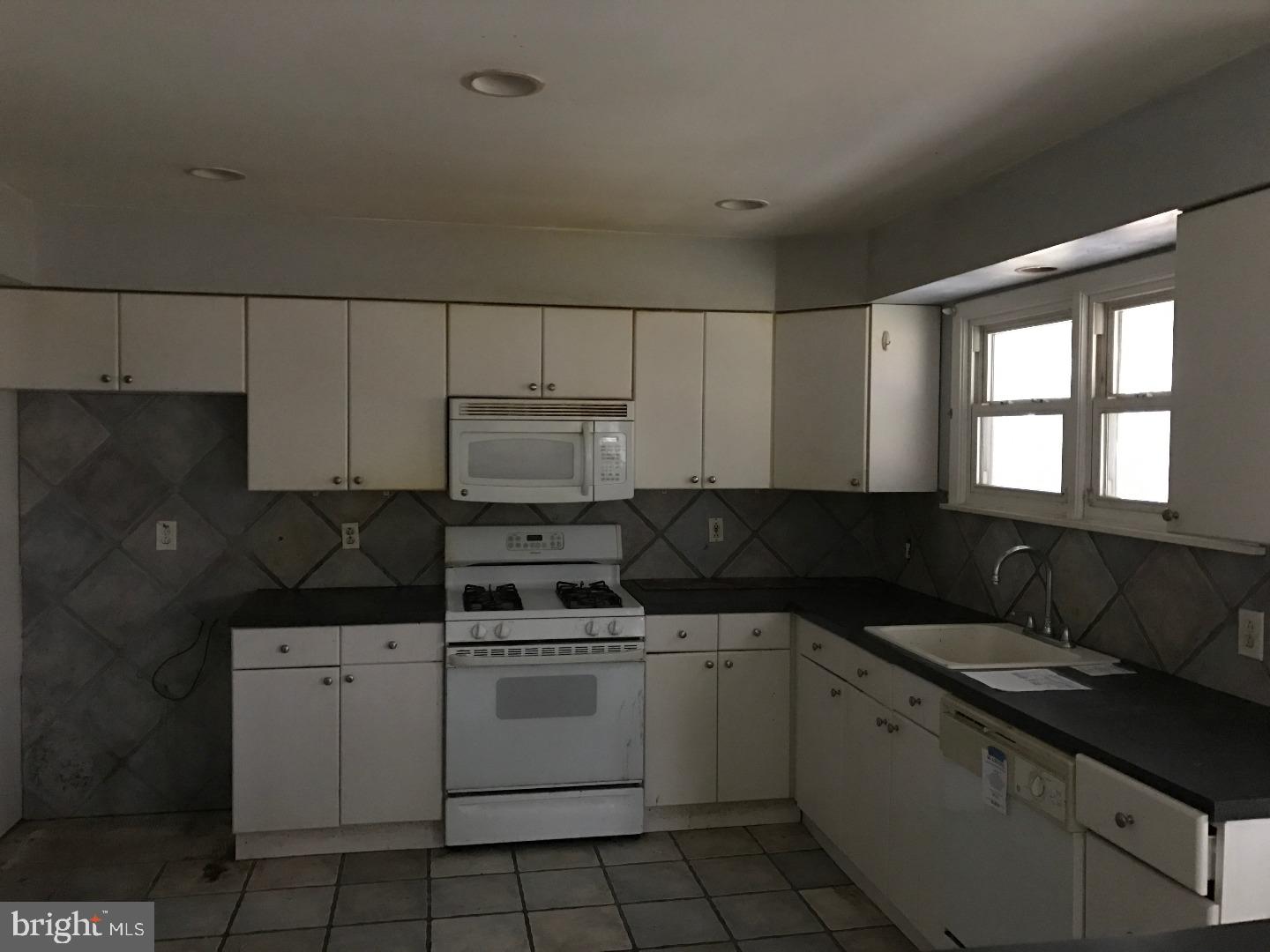 322 Old Farm Road Wyncote, PA 19095 - Photo 11 of 22 Kitchen