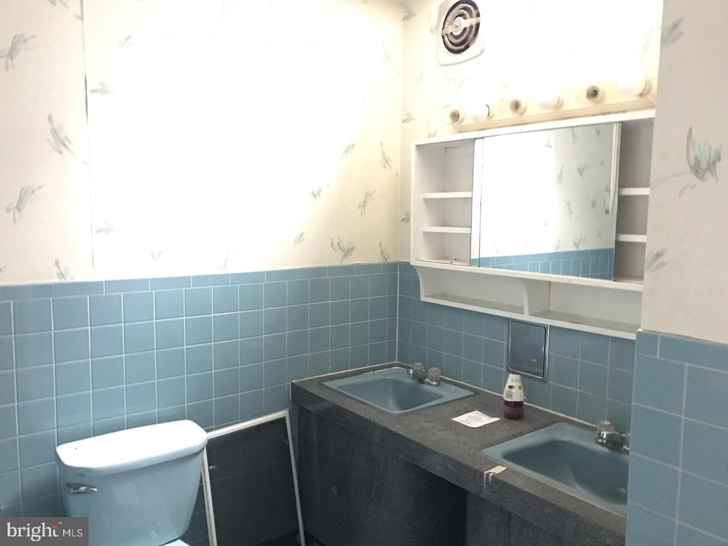 322 Old Farm Road Wyncote, PA 19095 - Photo 13 of 22 Bathroom