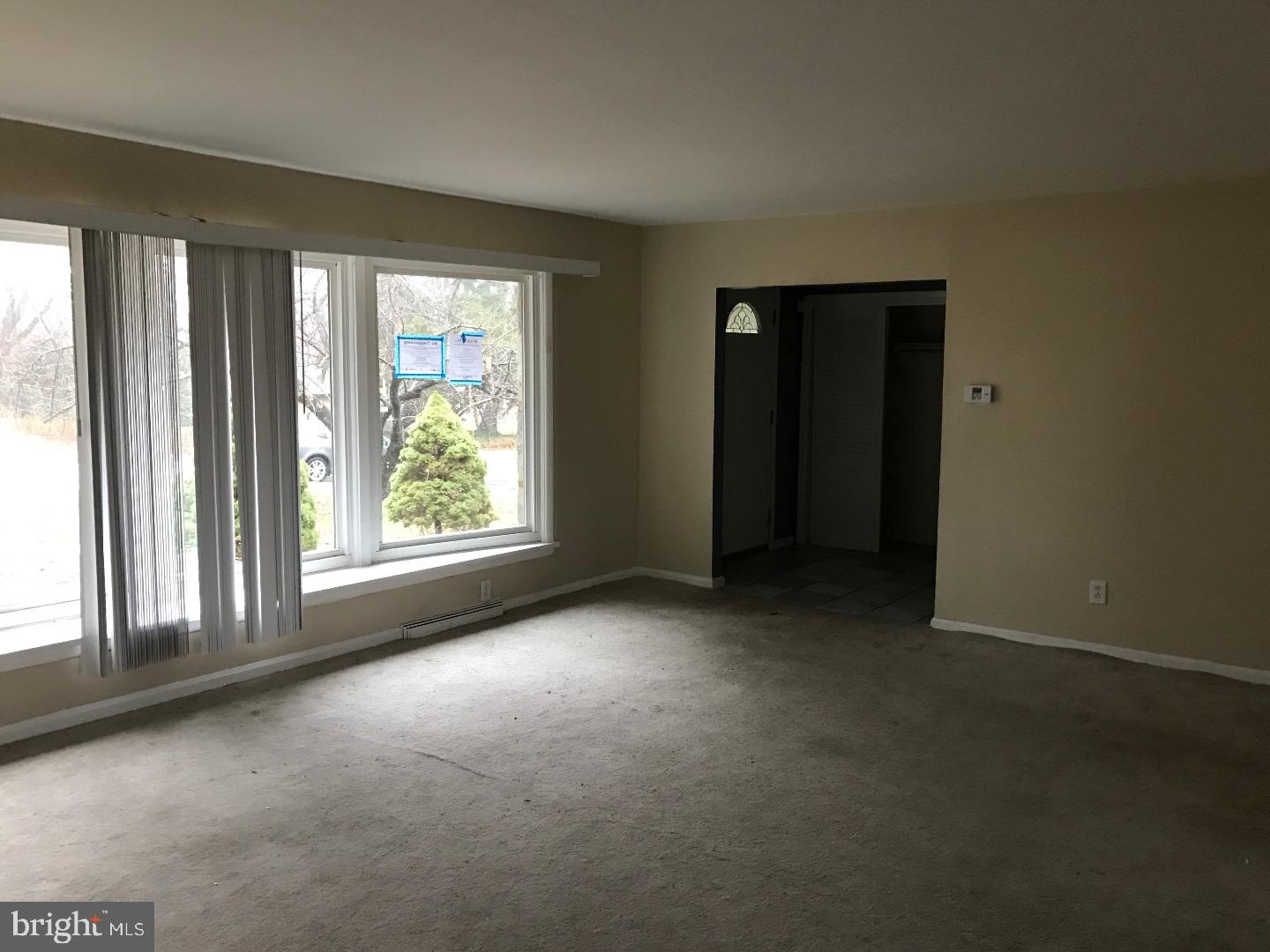 322 Old Farm Road Wyncote, PA 19095 - Photo 5 of 22 Living Room